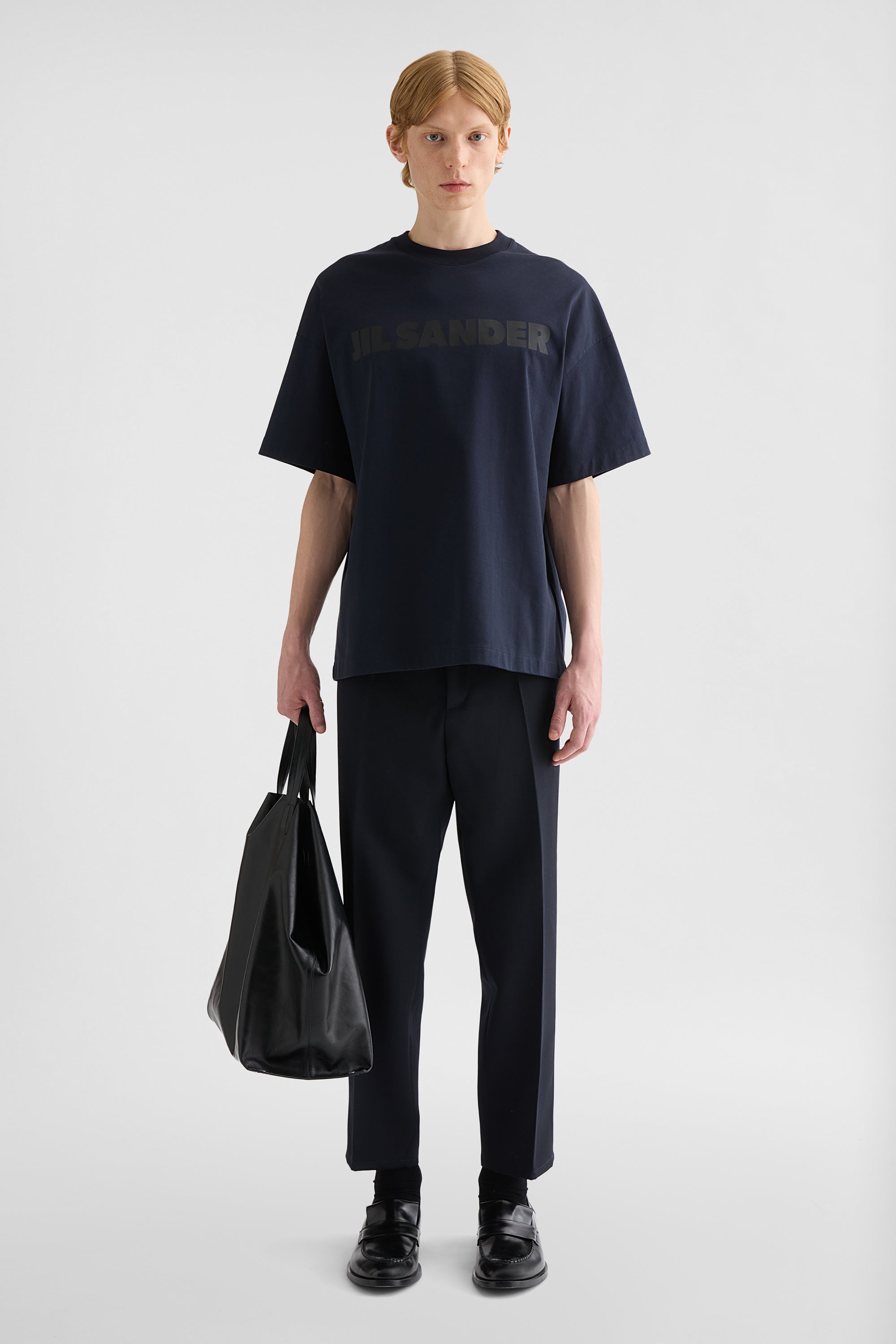 تي شيرت بشعار الماركة