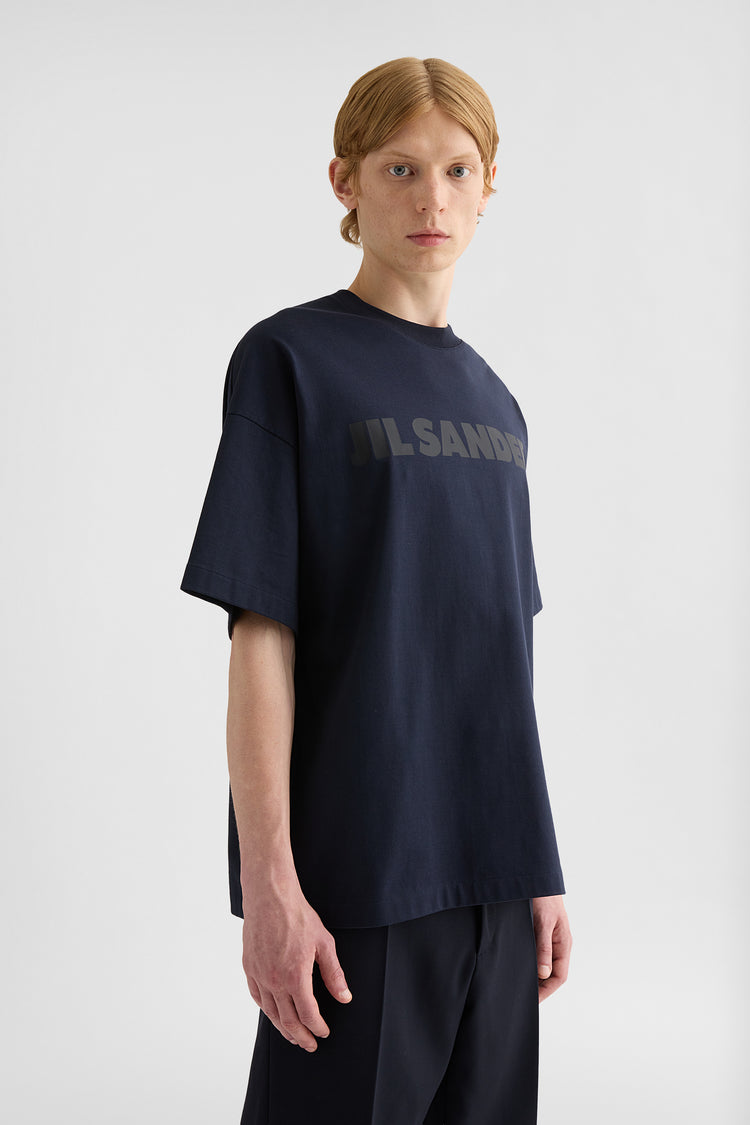 تي شيرت بشعار الماركة