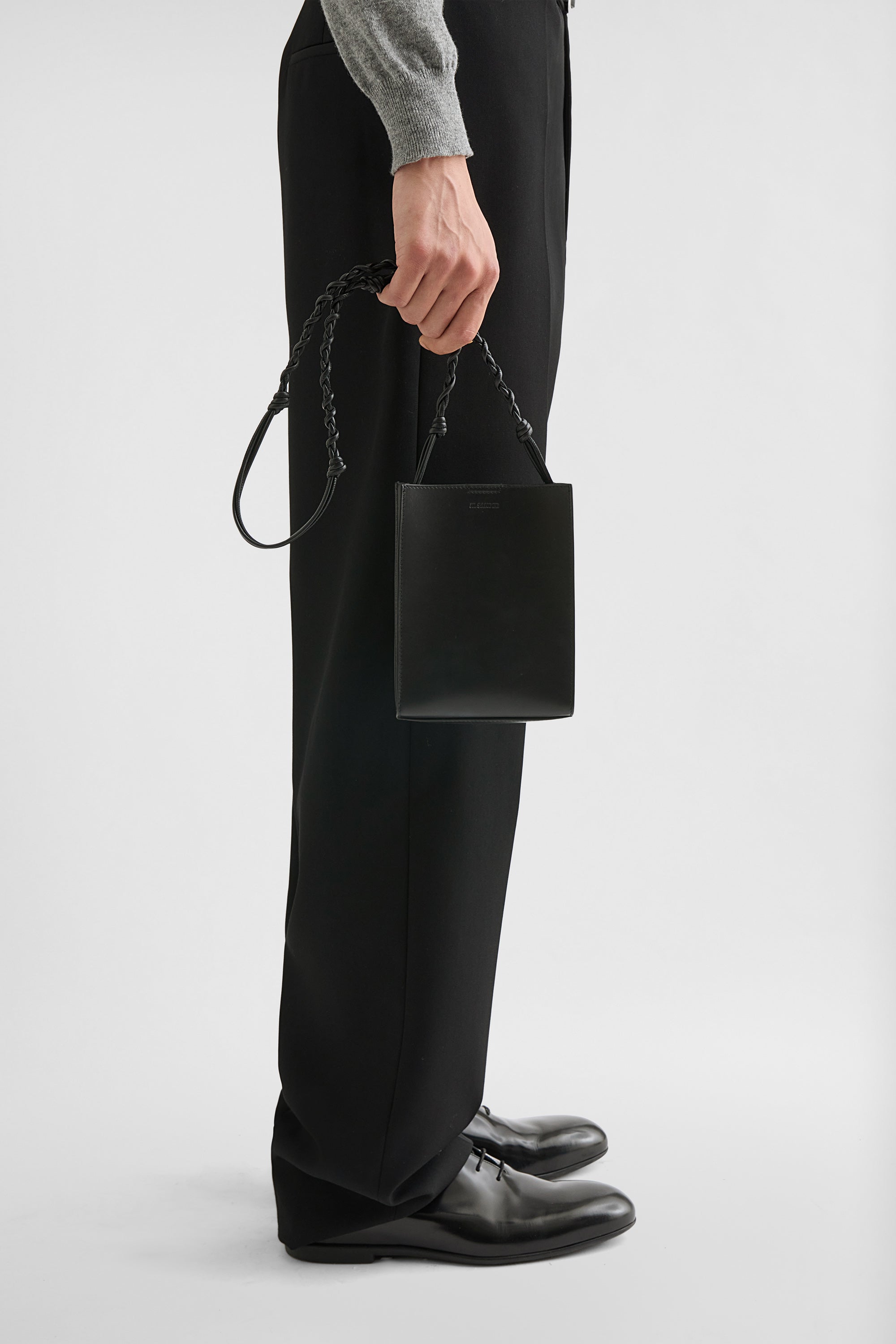 Jil Sander メンズ Tangle Bag Small Black Leather Tangle small crossbody bag for Men | Jil Sander UAE