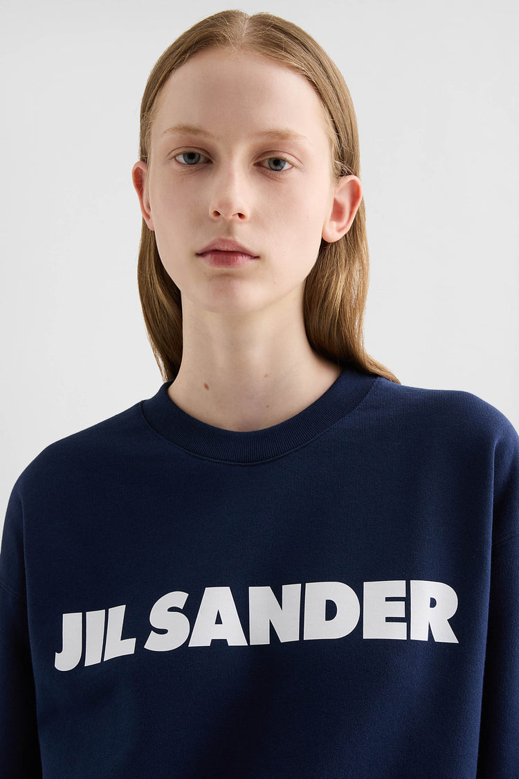 جيل ساندر سويتشيرت بشعار لـ النساء